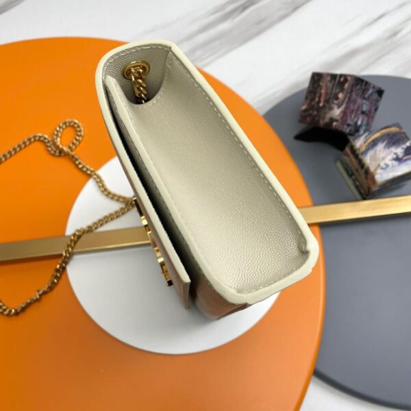 KATE MEDIUM CHAIN BAG IN GRAIN DE POUDRE EMBOSSED LEATHER - 图片 3
