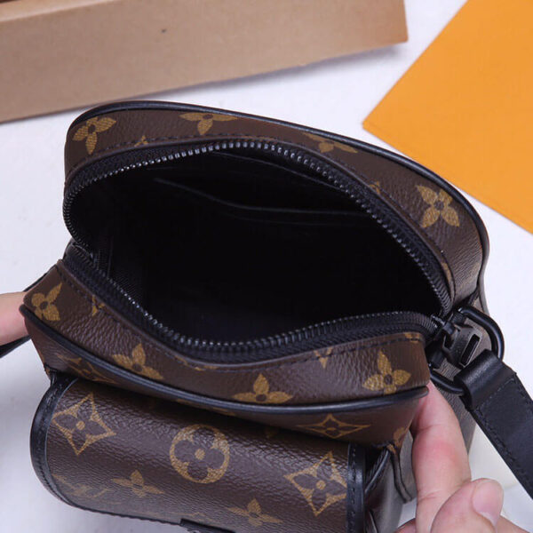 LV Christopher Wearable Wallet - 图片 6